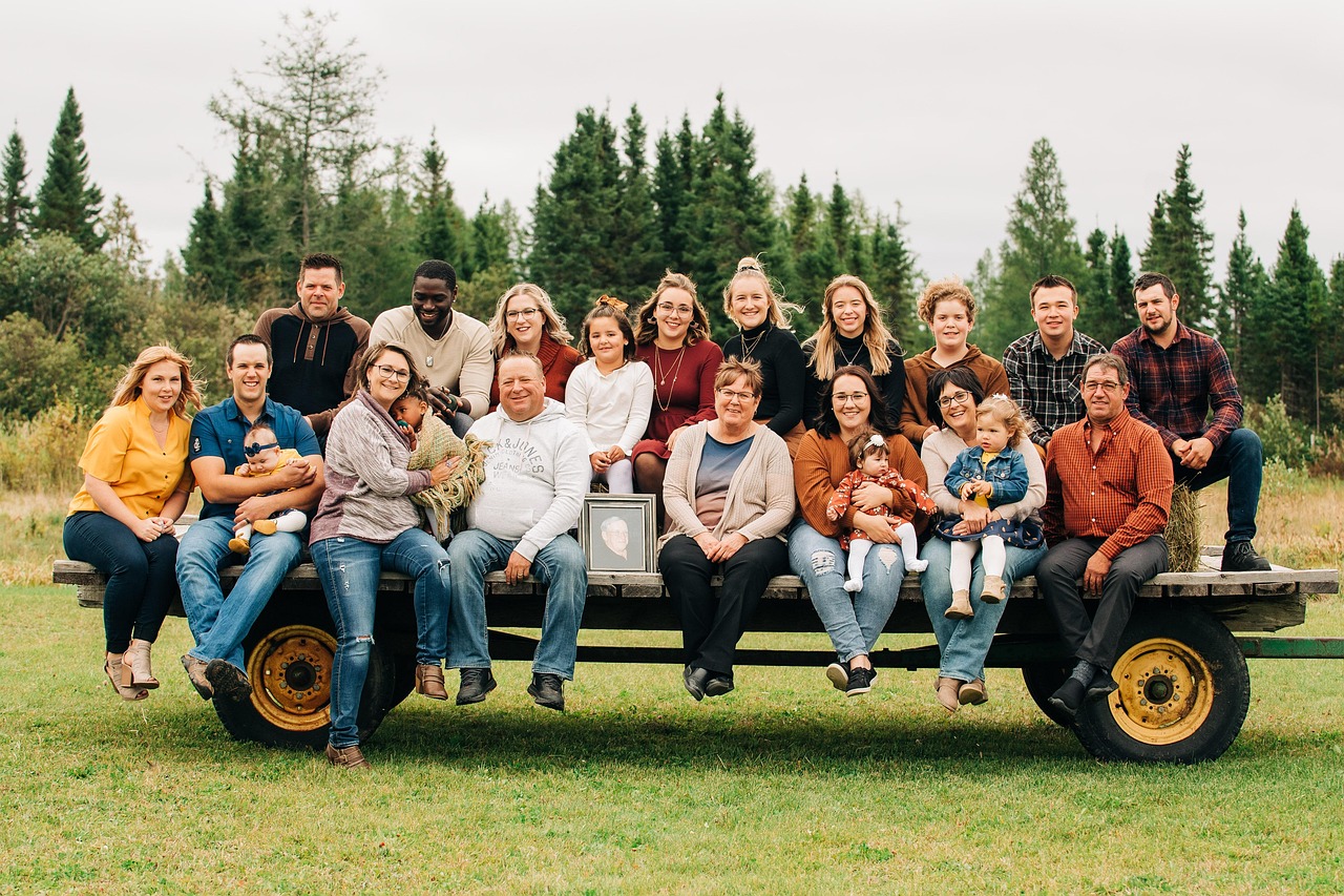 family-6787470_1280