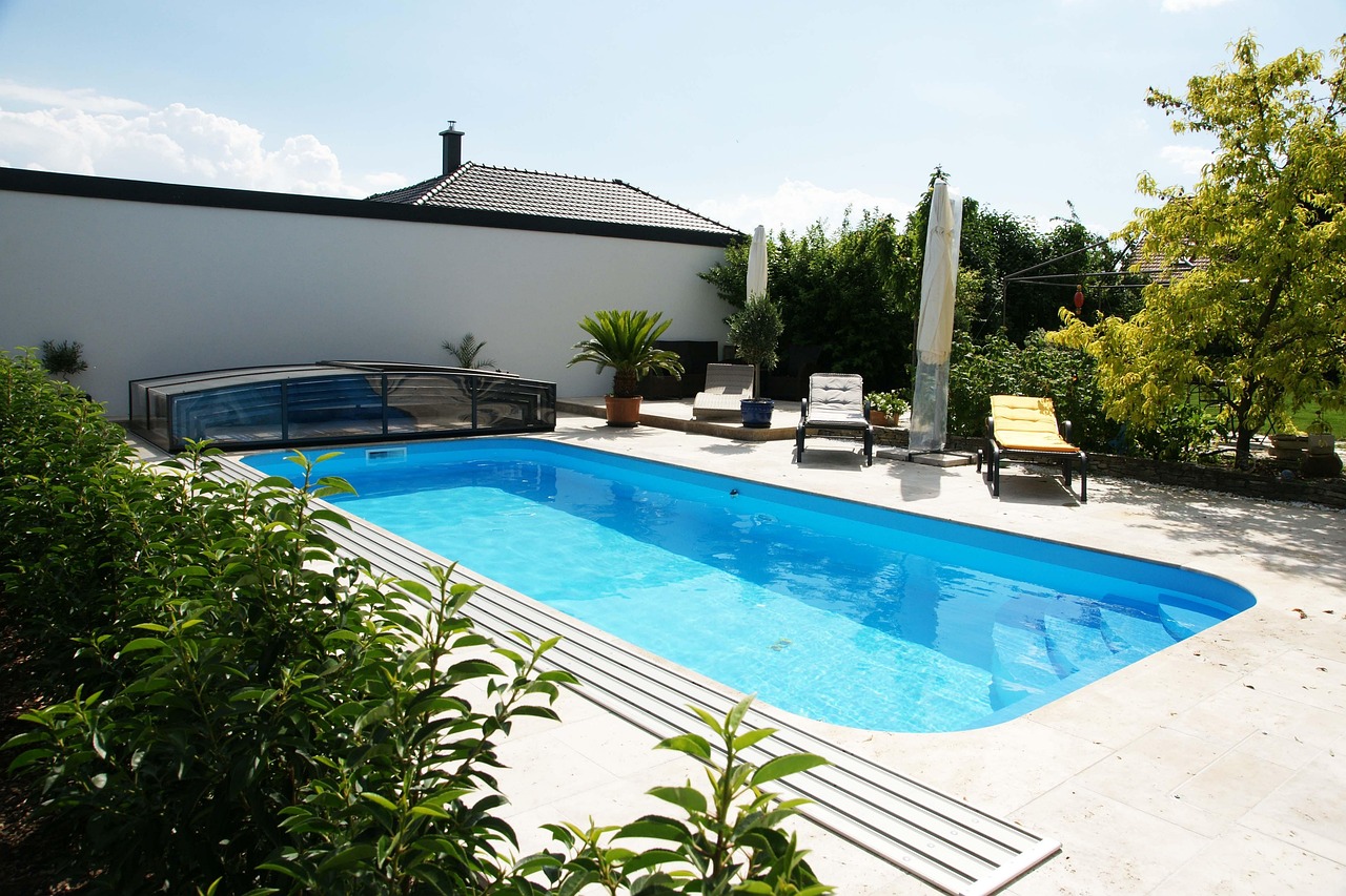 pool-3247933_1280